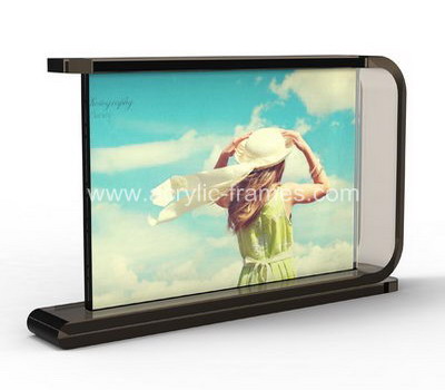 Plexiglass poster frame
